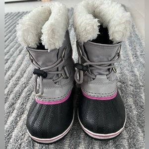 Sorel girl winter boots. Size 11 barely used
